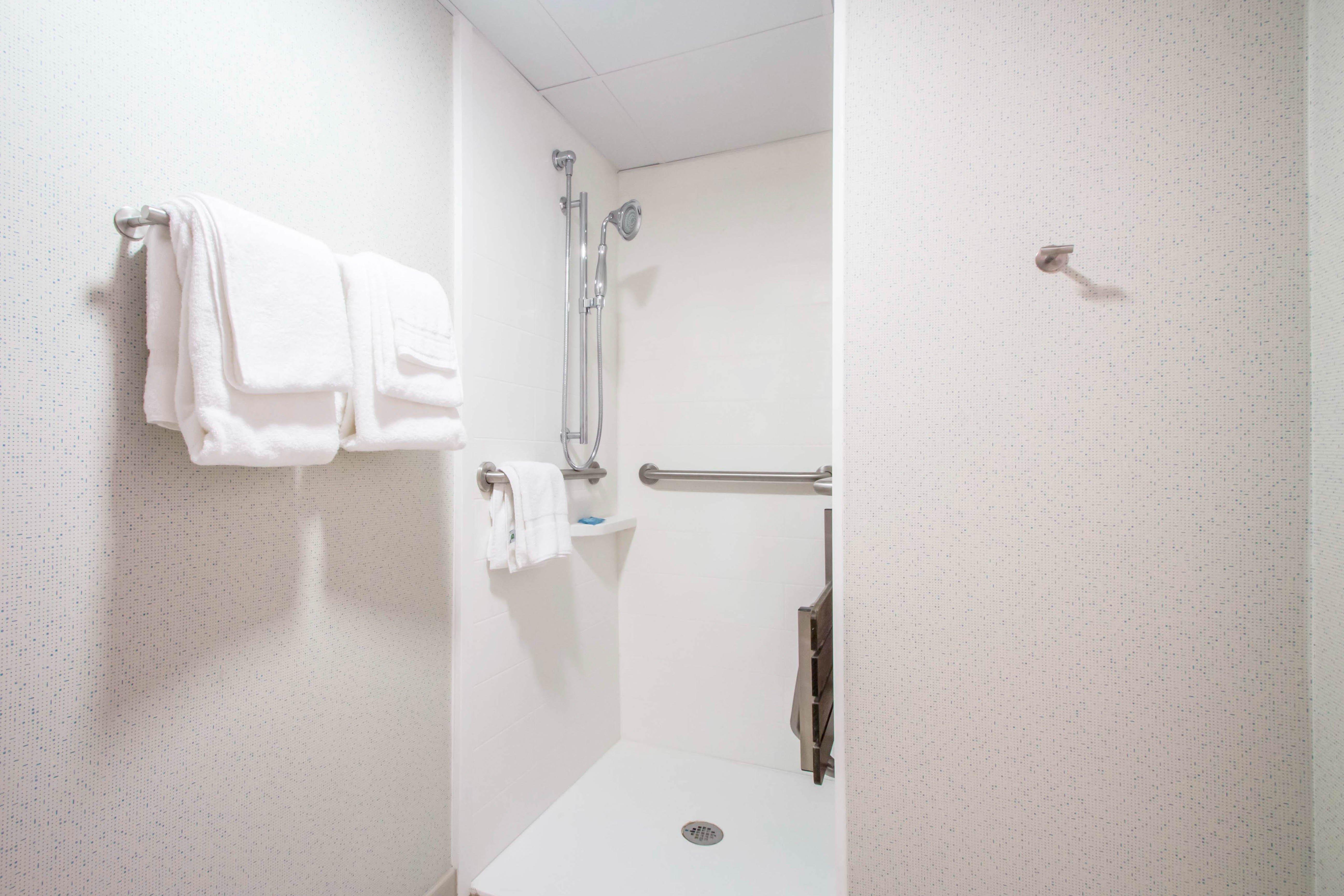 Holiday Inn Express & Suites - Albany Airport - Wolf Road By Ihg Exterior foto