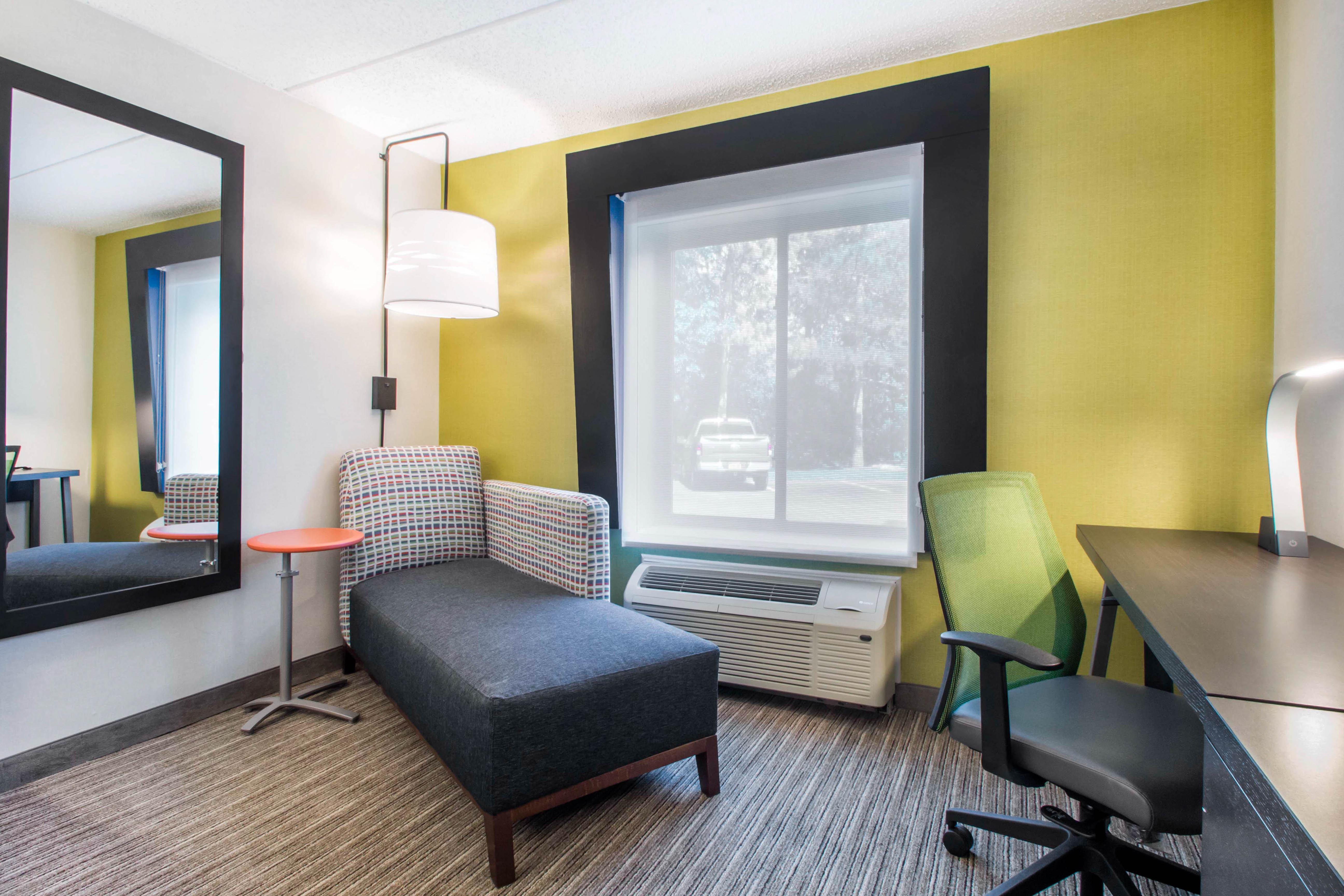 Holiday Inn Express & Suites - Albany Airport - Wolf Road By Ihg Exterior foto